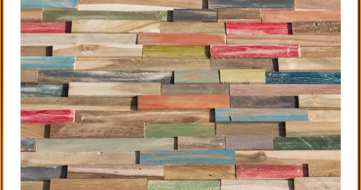 Teakholz Wandverblender Semeru HO-009 mit farbigen Holzsegmenten.